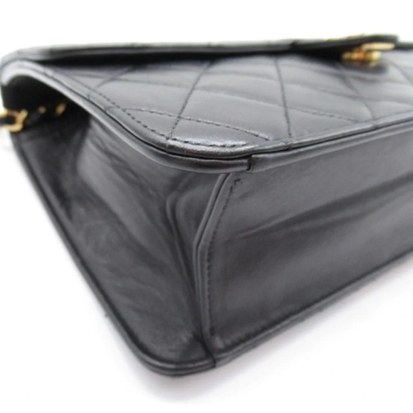 Chanel Medium Classic Single Flap Bag Leather Crossbody Bag in Good condition - Picture 10 of 11